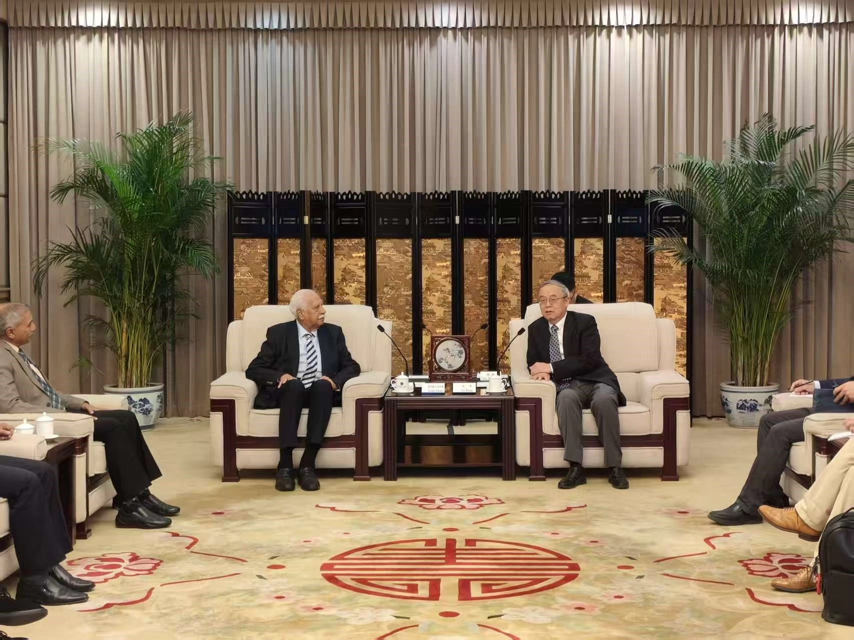 艾平会见印度战略界人士一行